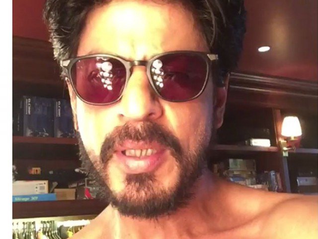 Shah Rukh Khan gets topless