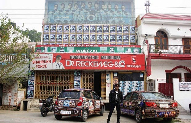 Crazy Shah Rukh Khan fan Bollywood 2